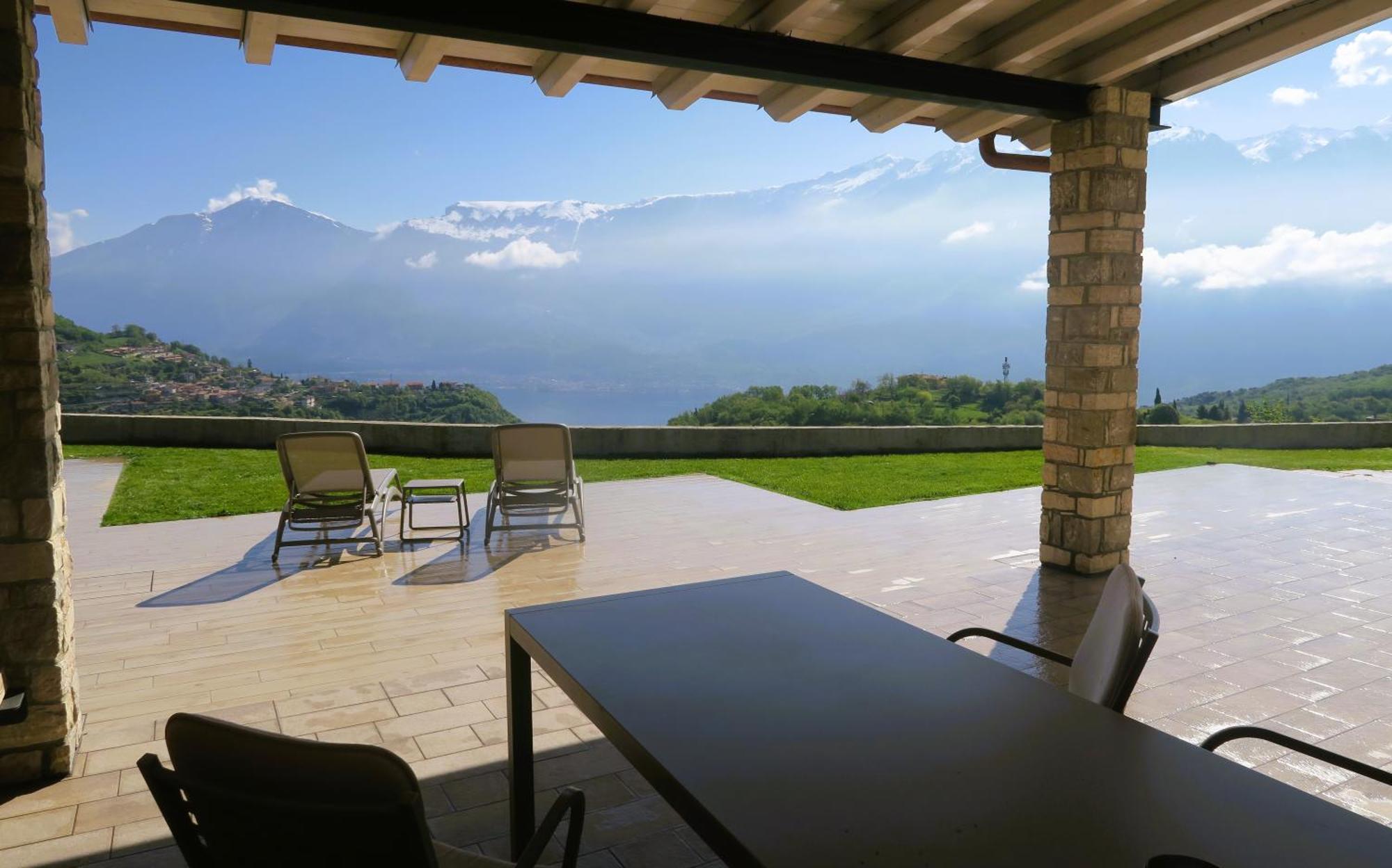 Oasi Da Vinci Aparthotel Tignale Exterior photo